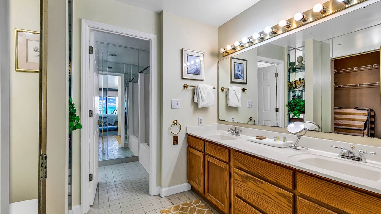 Photo of Bathroom in Garden City
