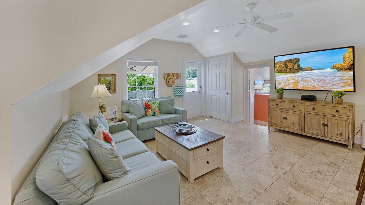 Photo of Others in Uptown - Upper Duval