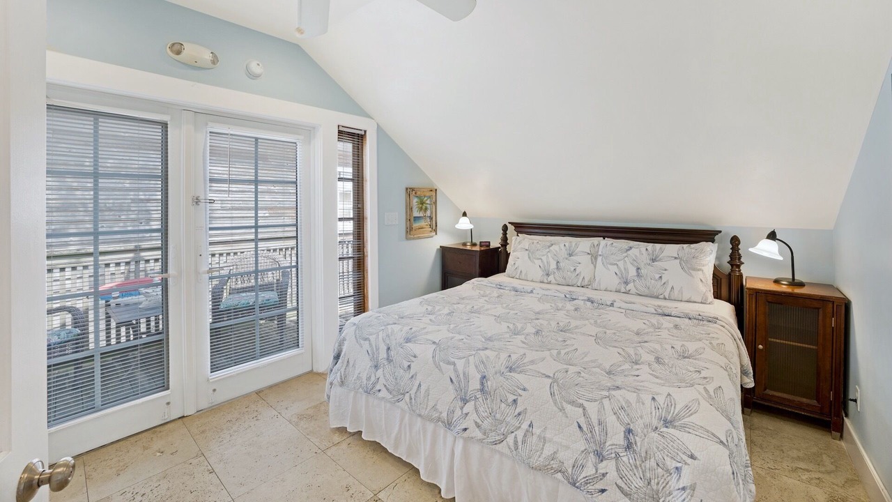 Photo of Others in Uptown - Upper Duval