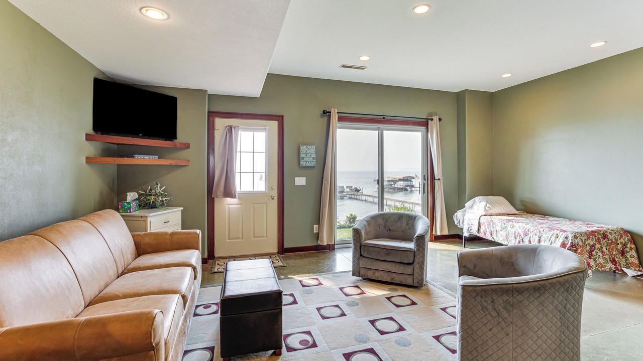 Photo of Bedroom in Lake Koshkonong