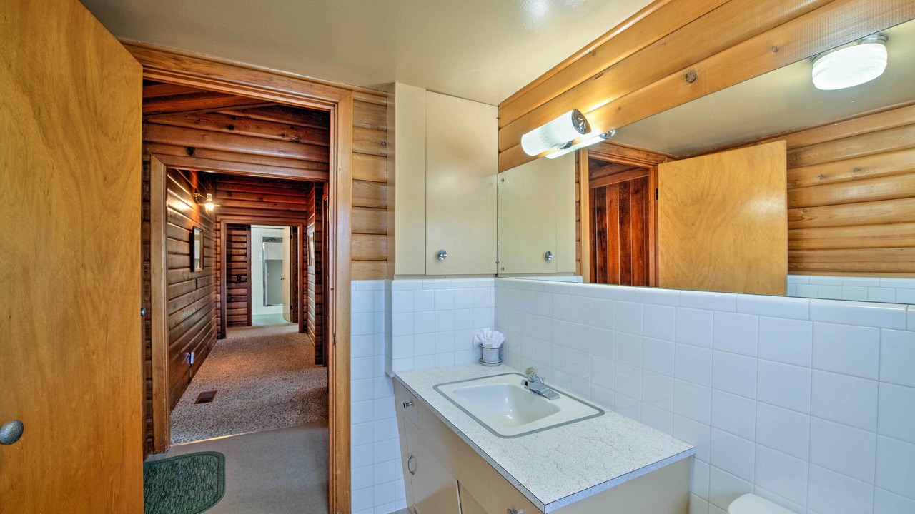 Photo of Bathroom in Manson