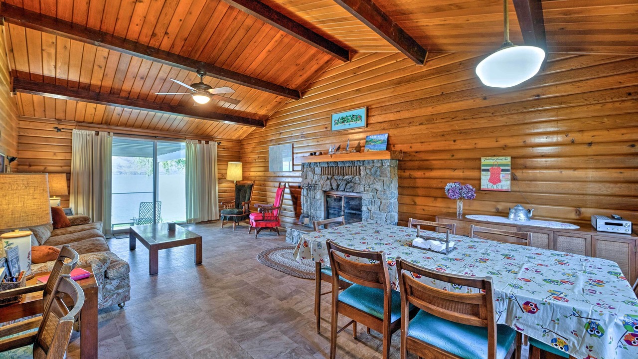 Photo of Livingroom in Manson