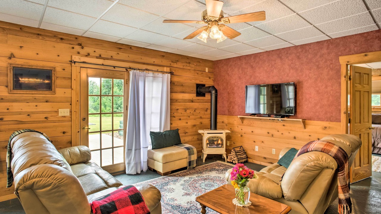 Photo of Livingroom in Keosauqua