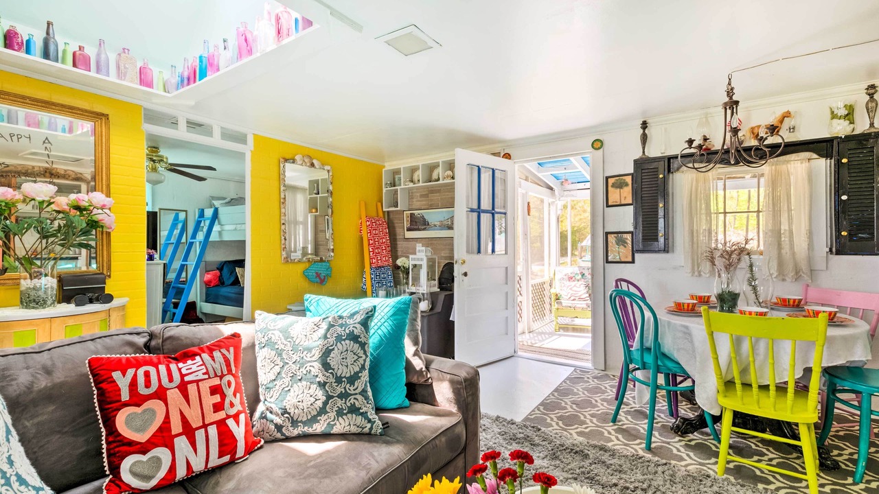 Photo of Livingroom in White Stone