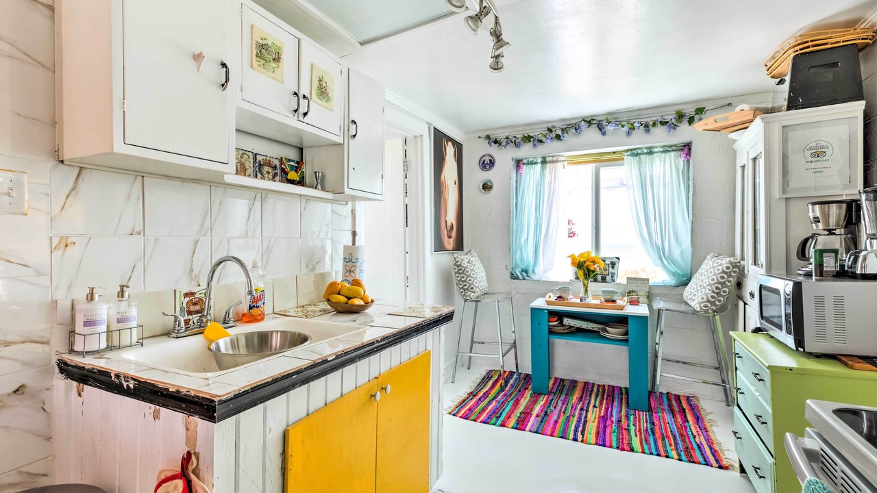 Photo of Kitchen in White Stone