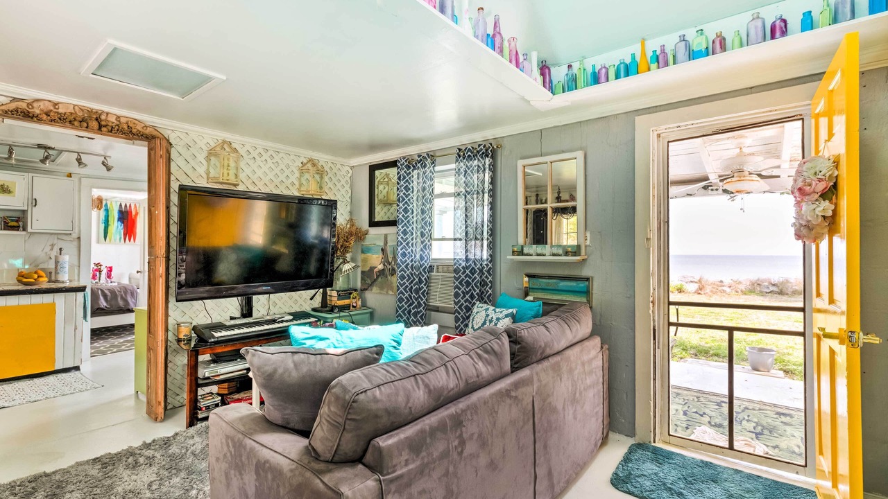 Photo of Livingroom in White Stone