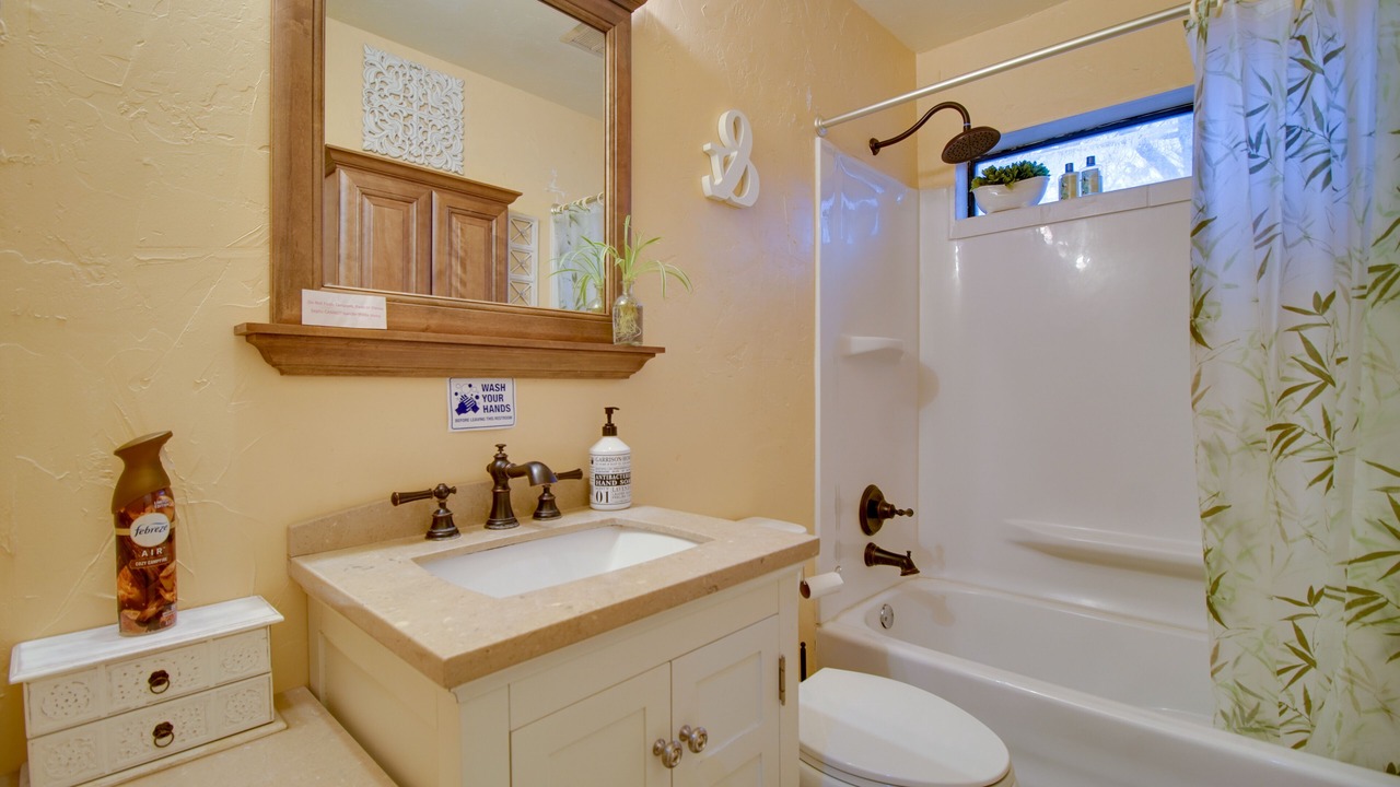 Photo of Bathroom in Scraper