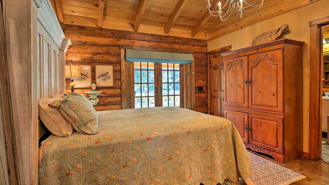 Photo of Bedroom in Huntington