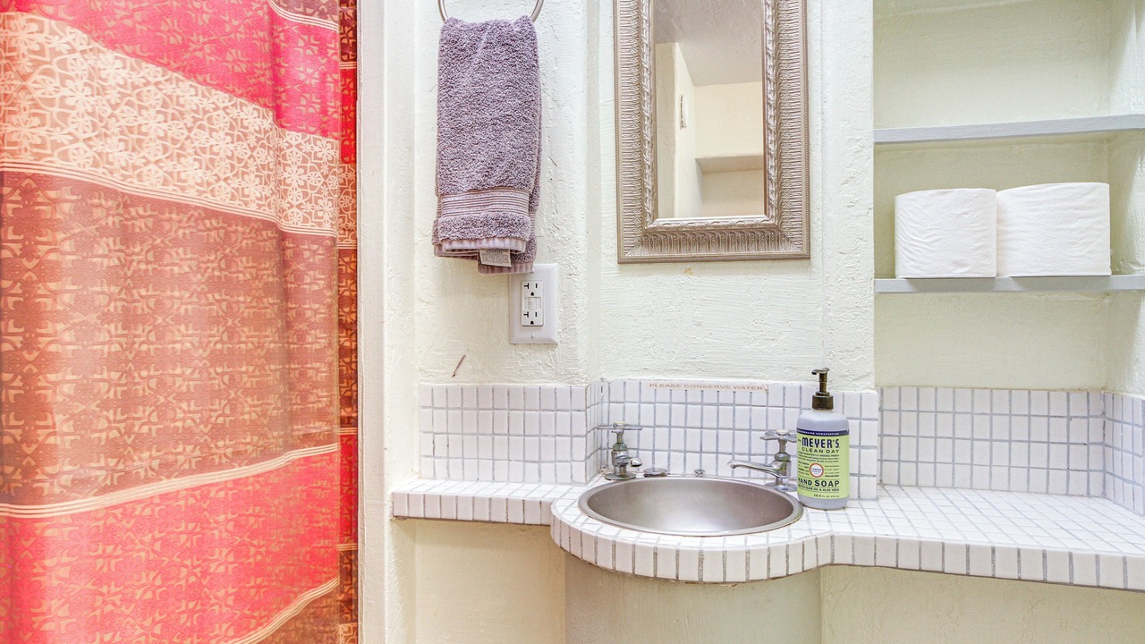 Photo of Bathroom in Kona Paradise