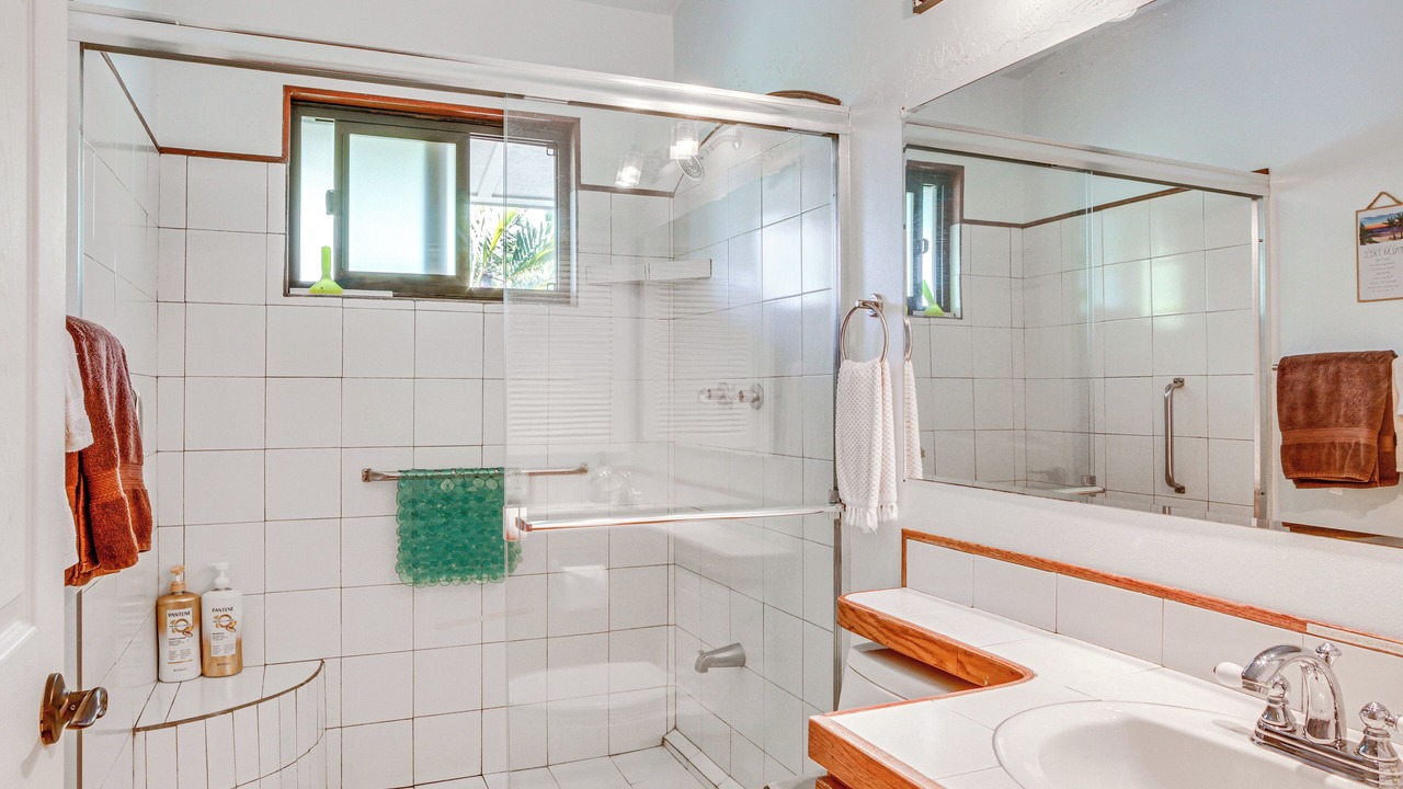 Photo of Bathroom in Kona Paradise