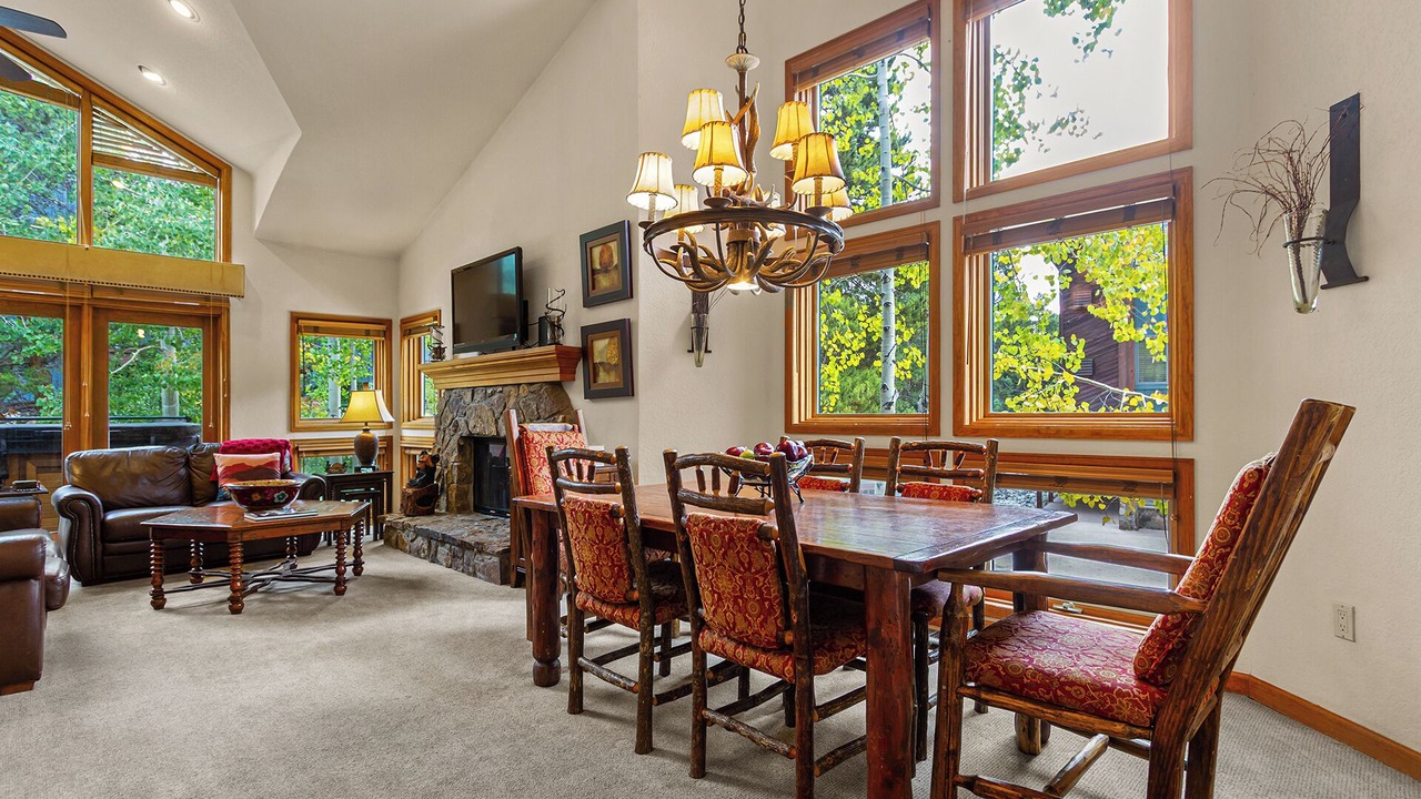Photo of Livingroom in Historic District