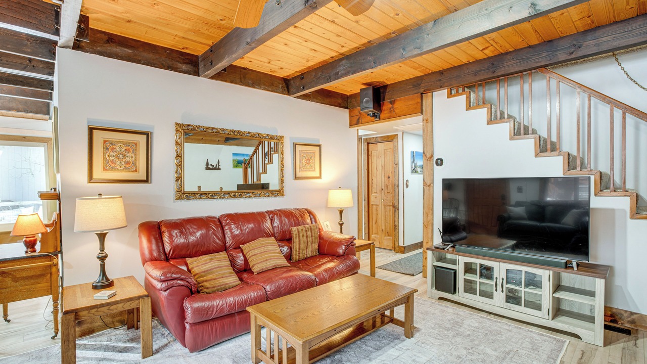 Photo of Livingroom in Christmas Valley