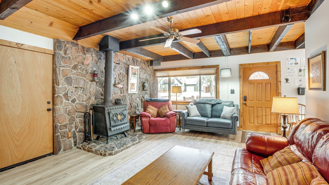 Photo of Livingroom in Christmas Valley