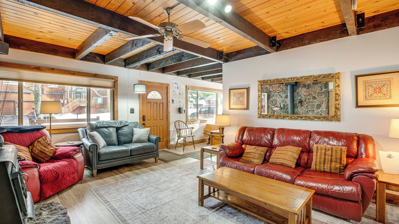 Photo of Livingroom in Christmas Valley