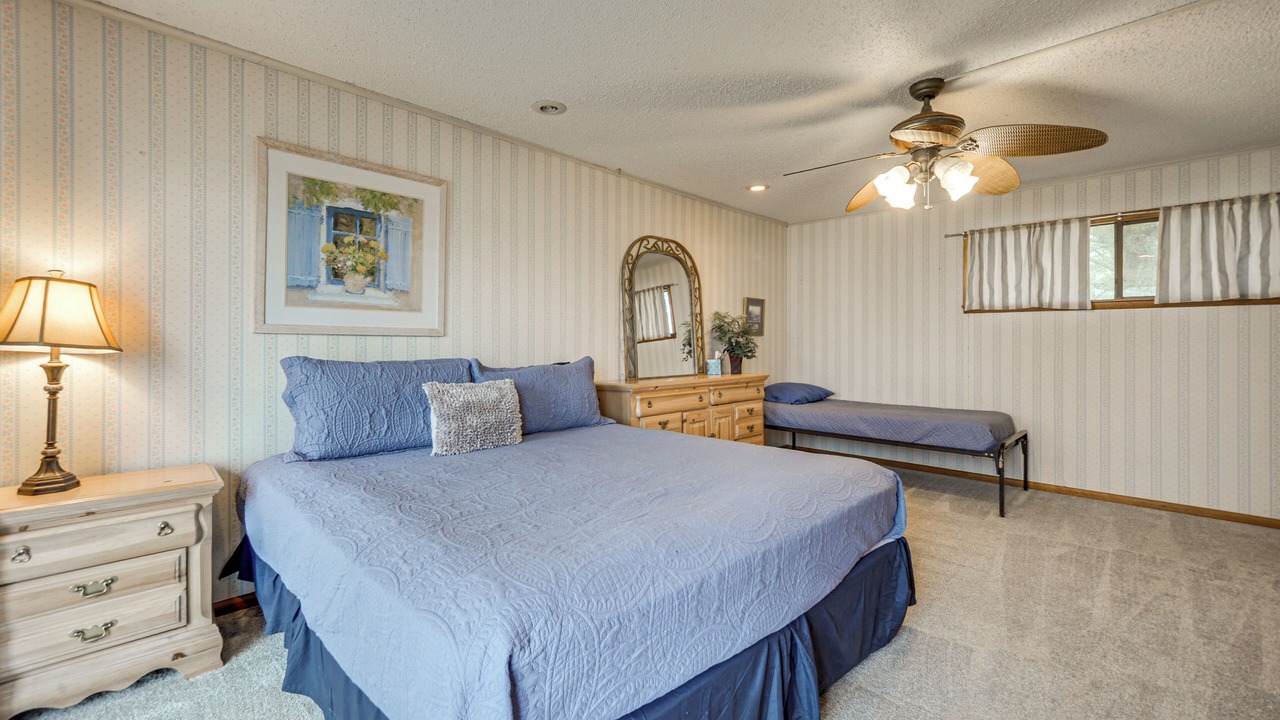 Photo of Bedroom in Tow