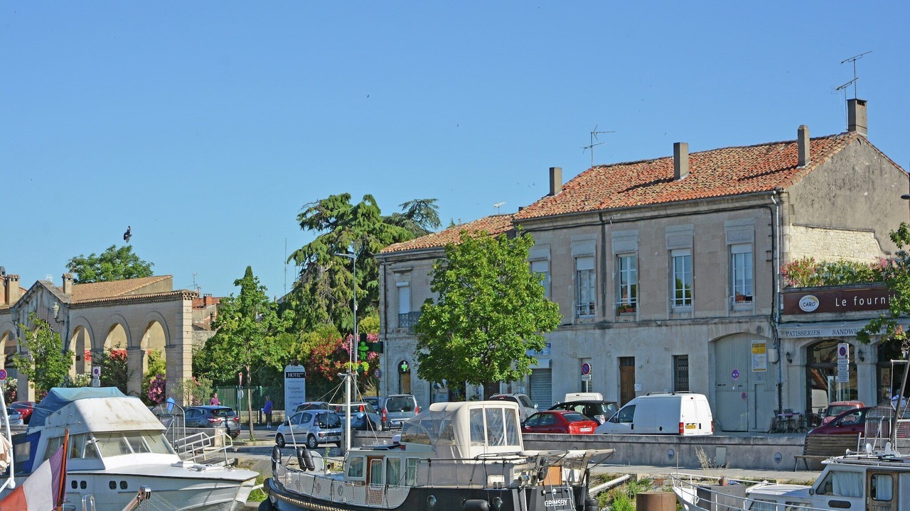 Photo of Others in Tavel