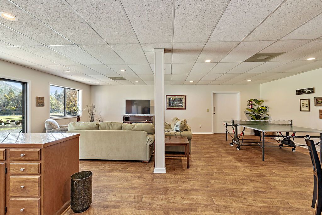 Photo of Bedroom in Shady Cove