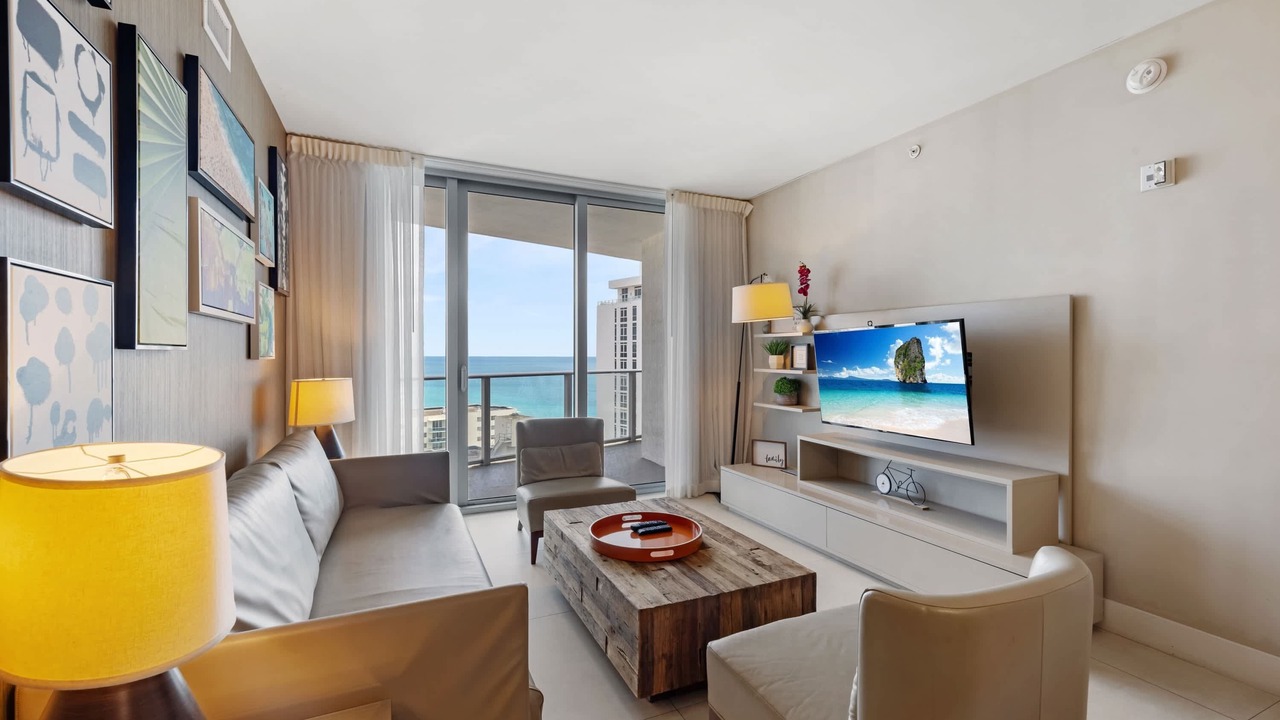 Photo of Livingroom in Hollywood South Central Beach