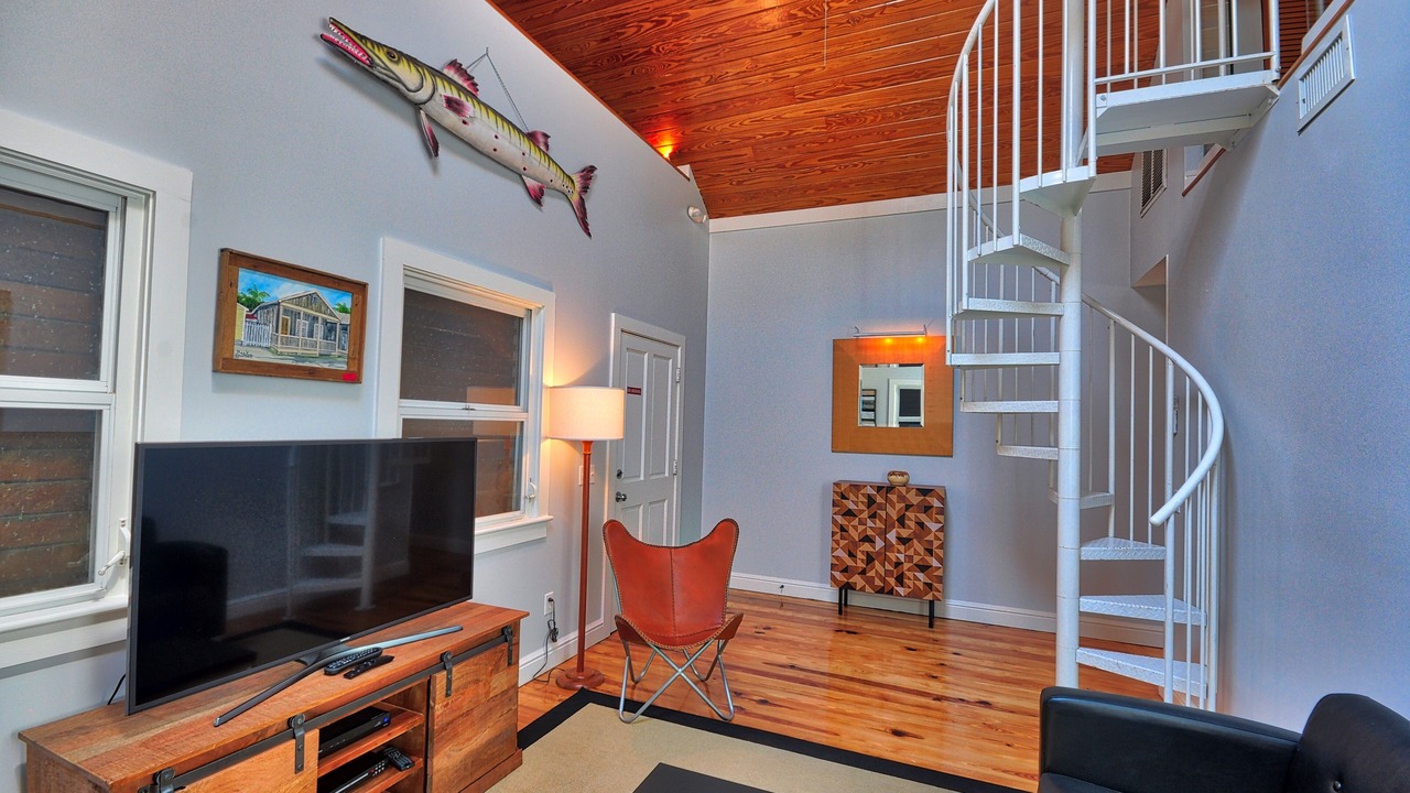 Photo of Bedroom in Uptown - Upper Duval