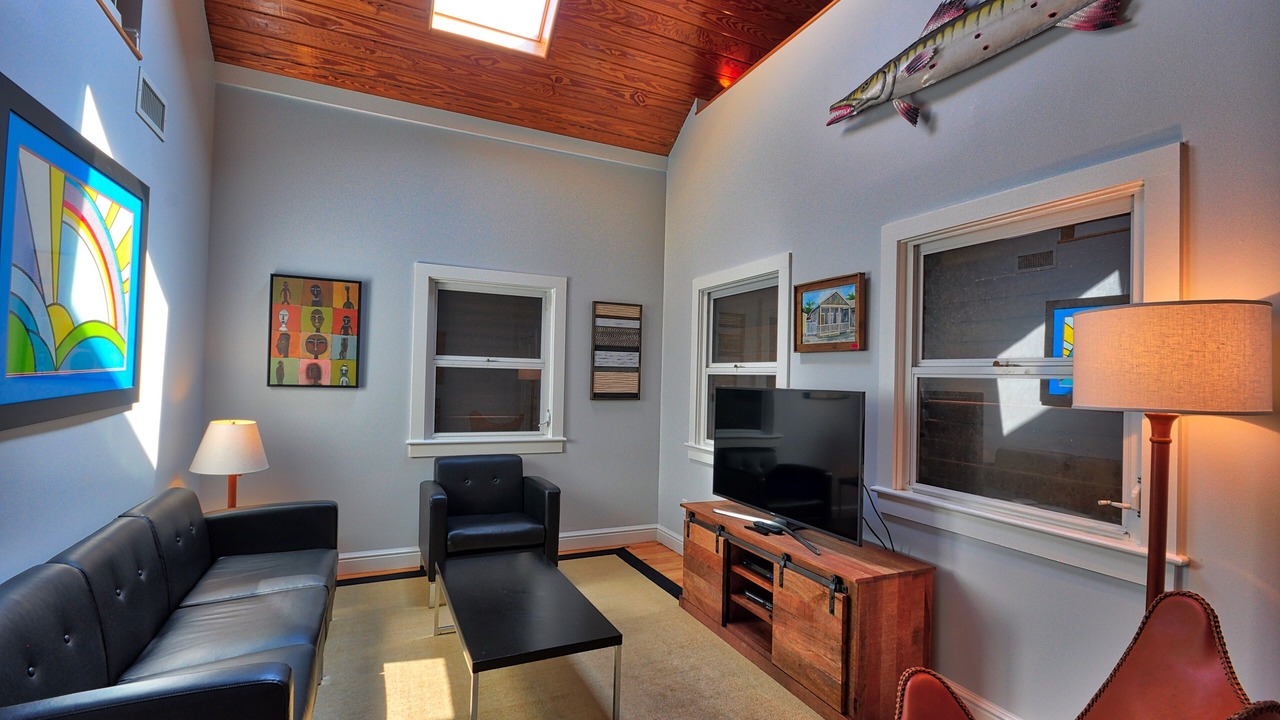 Photo of Livingroom in Uptown - Upper Duval