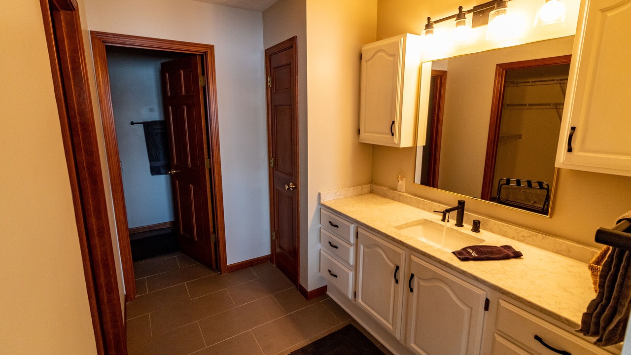 Photo of Bathroom in Lakeview