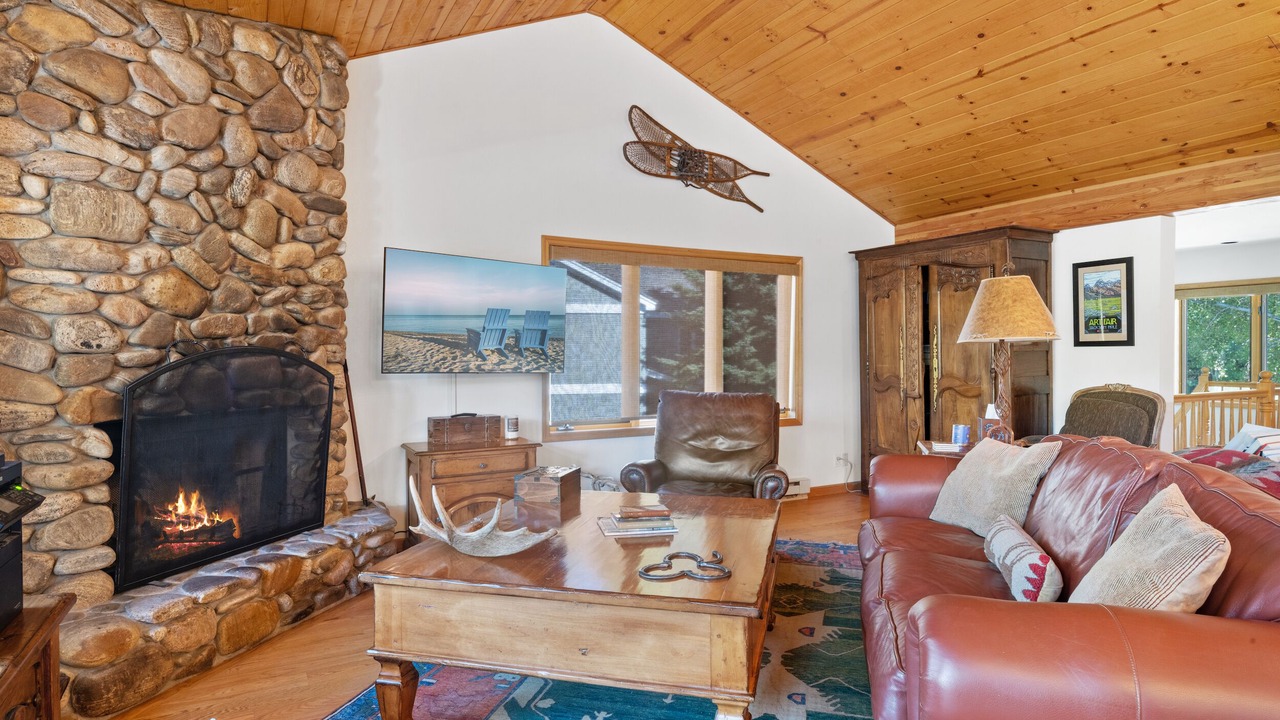 Photo of Livingroom in Teton Pines
