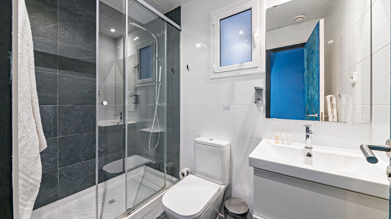 Photo of Bathroom in El Camp de l'Arpa del Clot