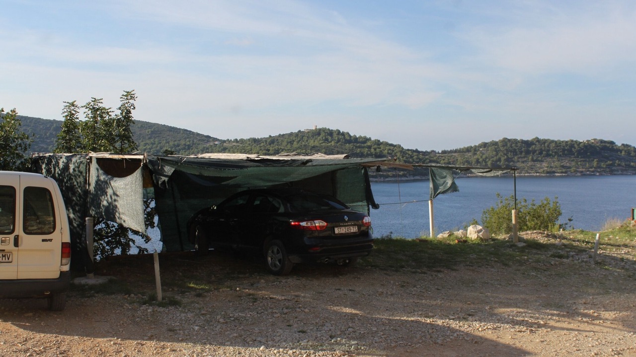 Photo of Others in Vis