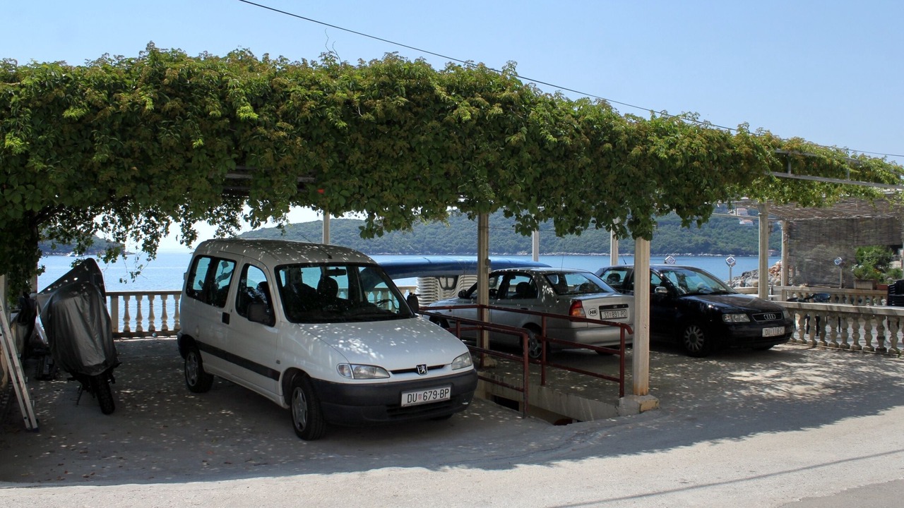 Photo of Others in Molunat
