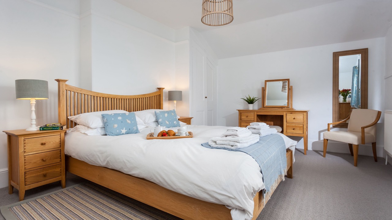 Photo of Others in The Lizard