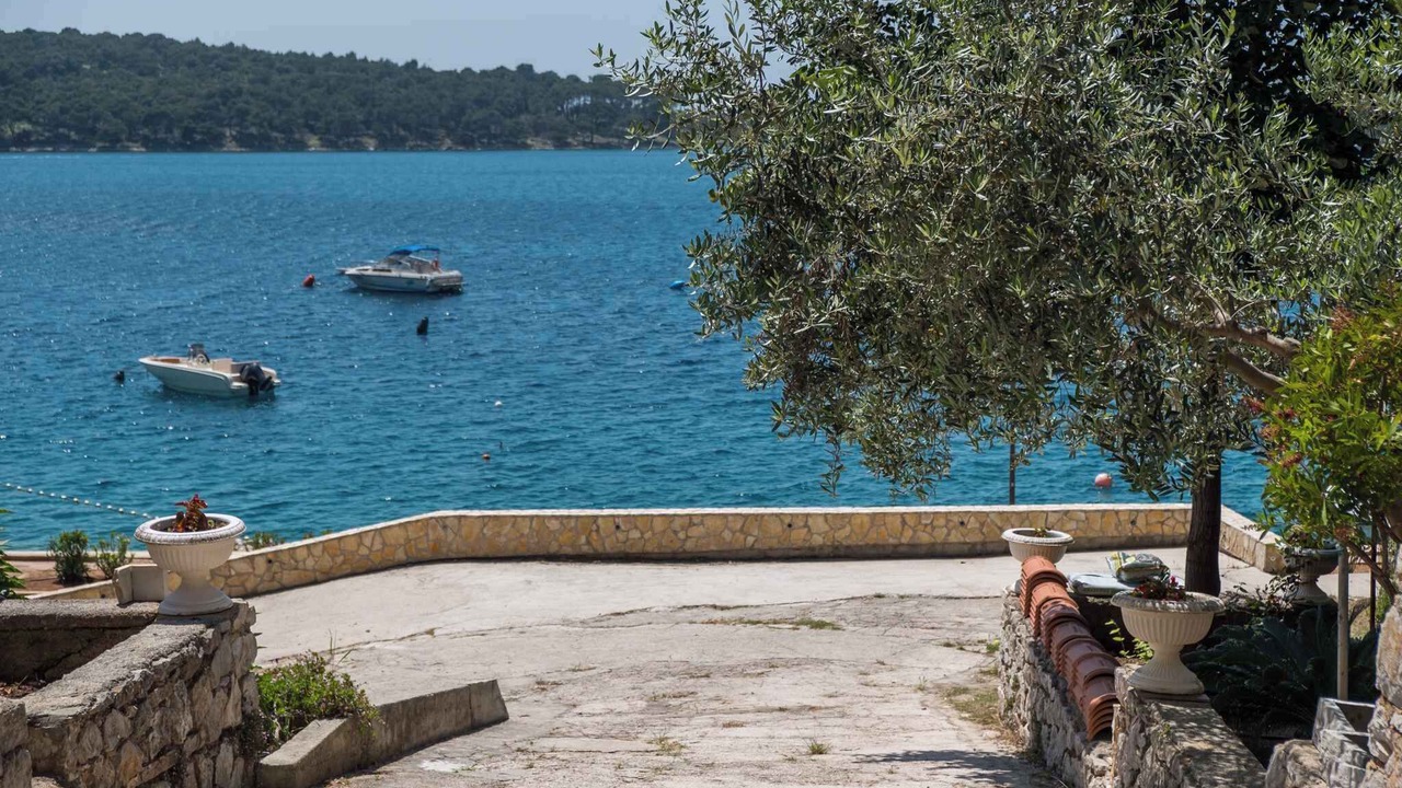 Photo of Outdoor in Cove Murtar