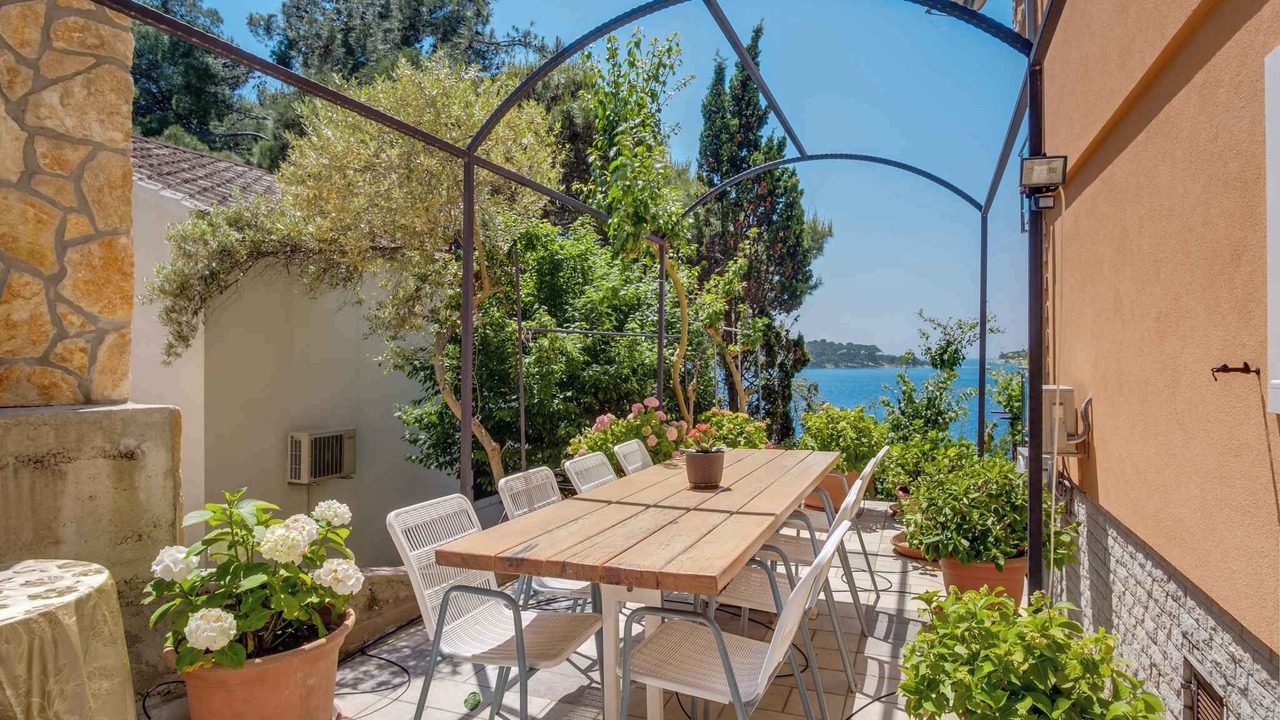 Photo of Outdoor in Cove Murtar