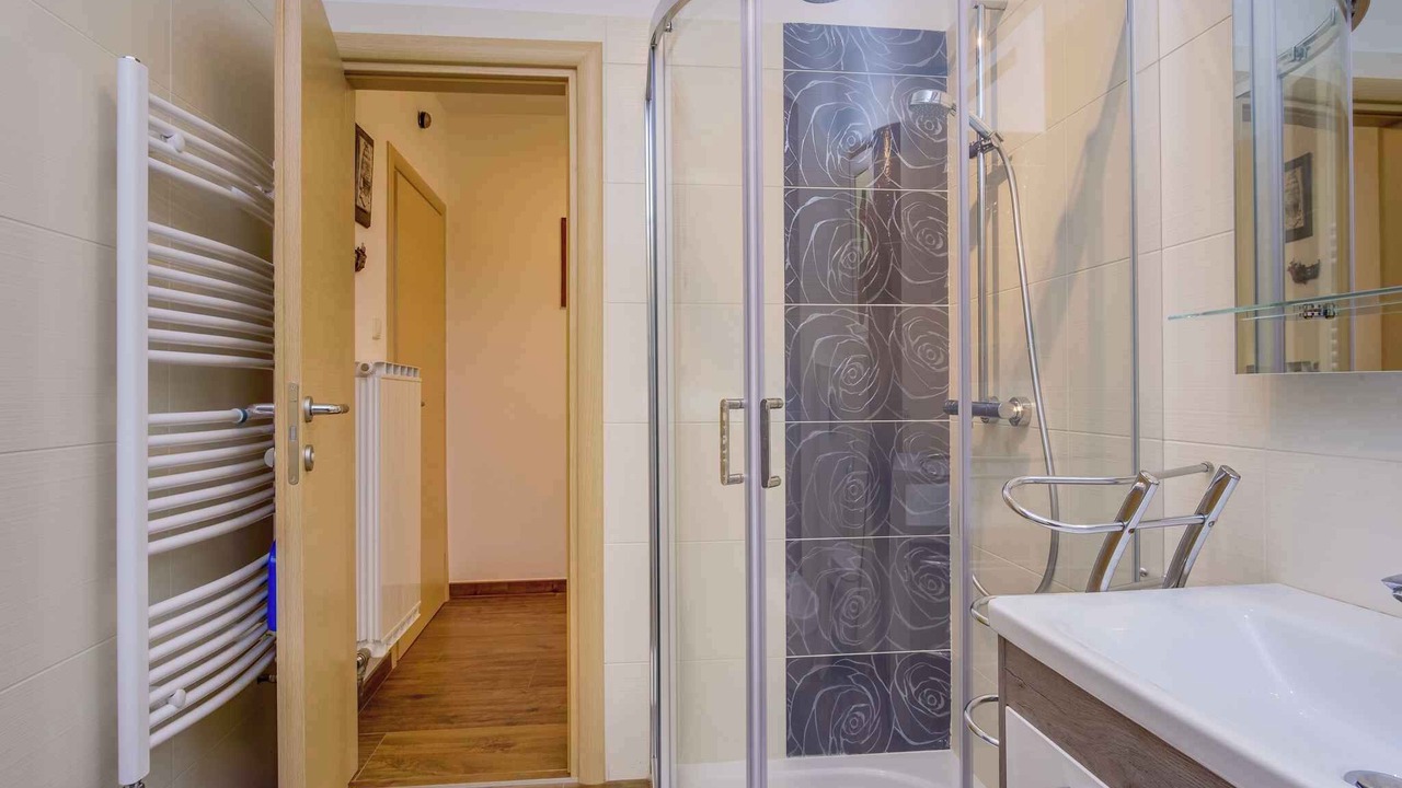Photo of Bathroom in Cove Murtar