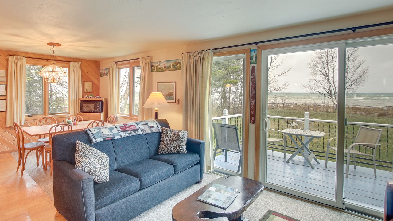 Photo of Livingroom in Baileys Harbor