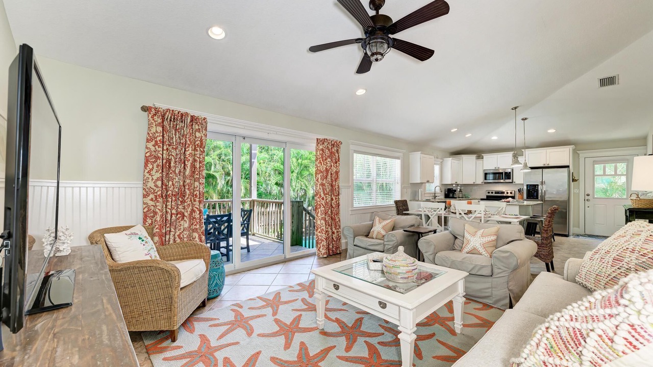 Photo of Livingroom in Holmes Beach