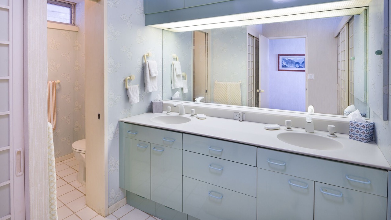 Photo of Bathroom in Diamond Head - Kapahulu - St. Louis