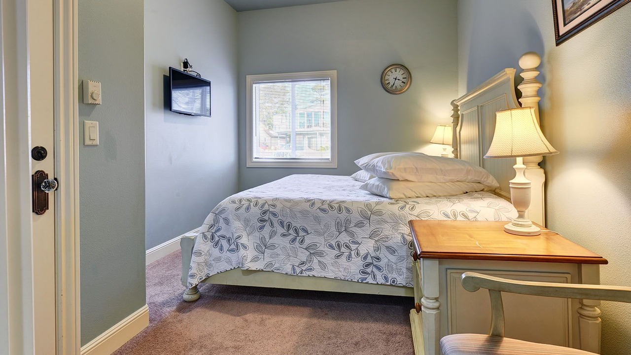 Photo of Bedroom in Gleneden Beach