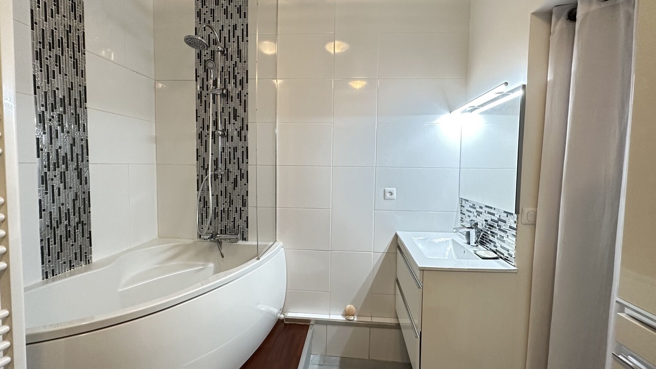 Photo of Bathroom in Port-Vendres