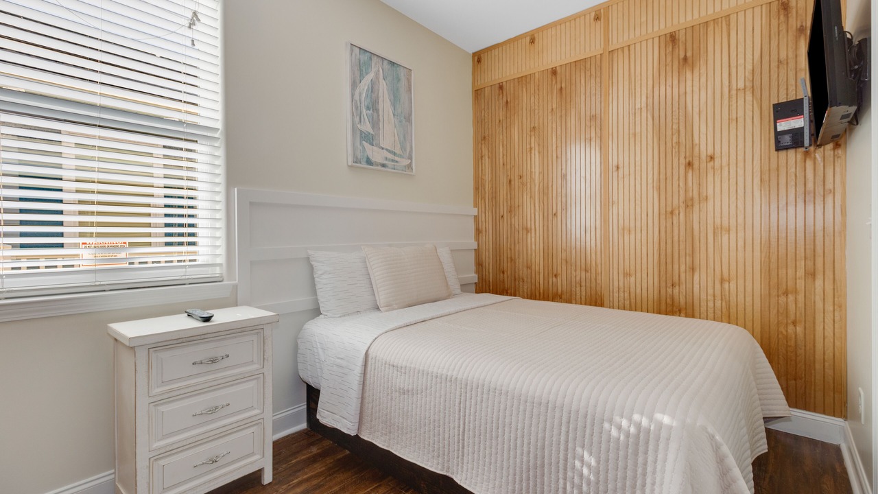 Photo of Bedroom in Cherry Grove Beach