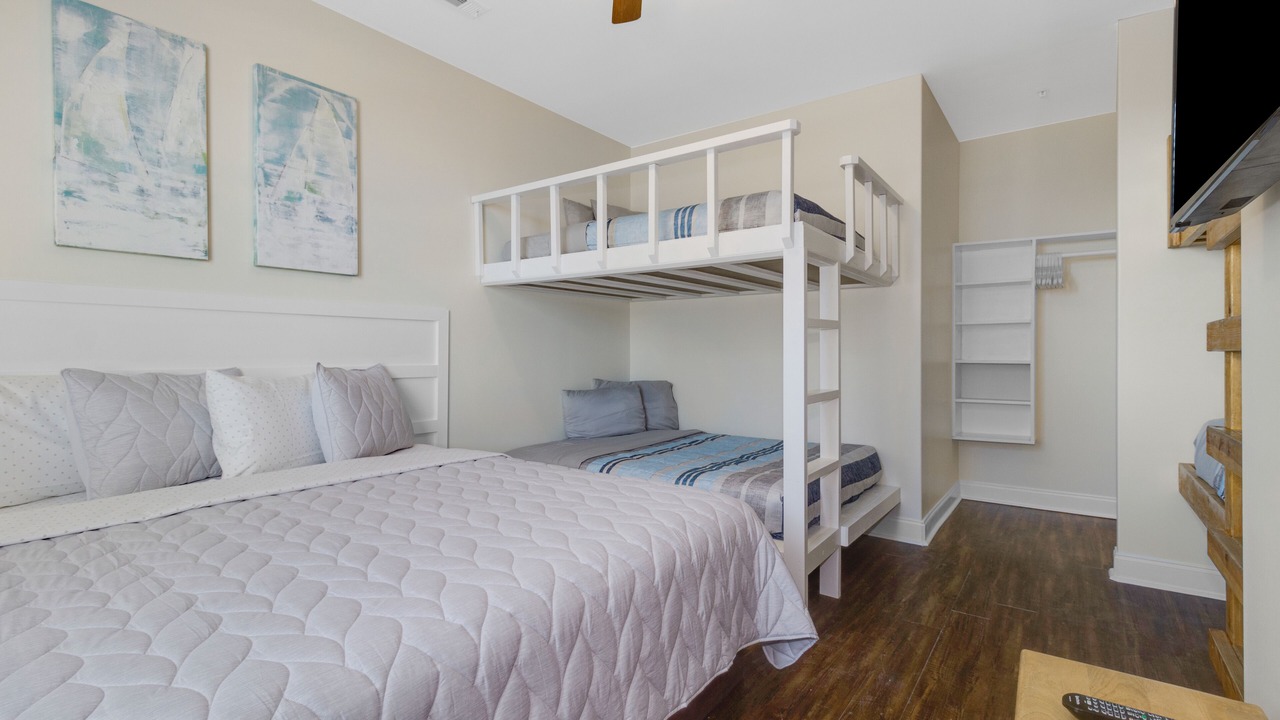 Photo of Bedroom in Cherry Grove Beach