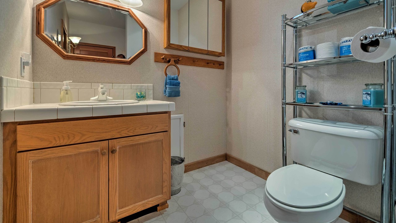 Photo of Bathroom in Gold Bar