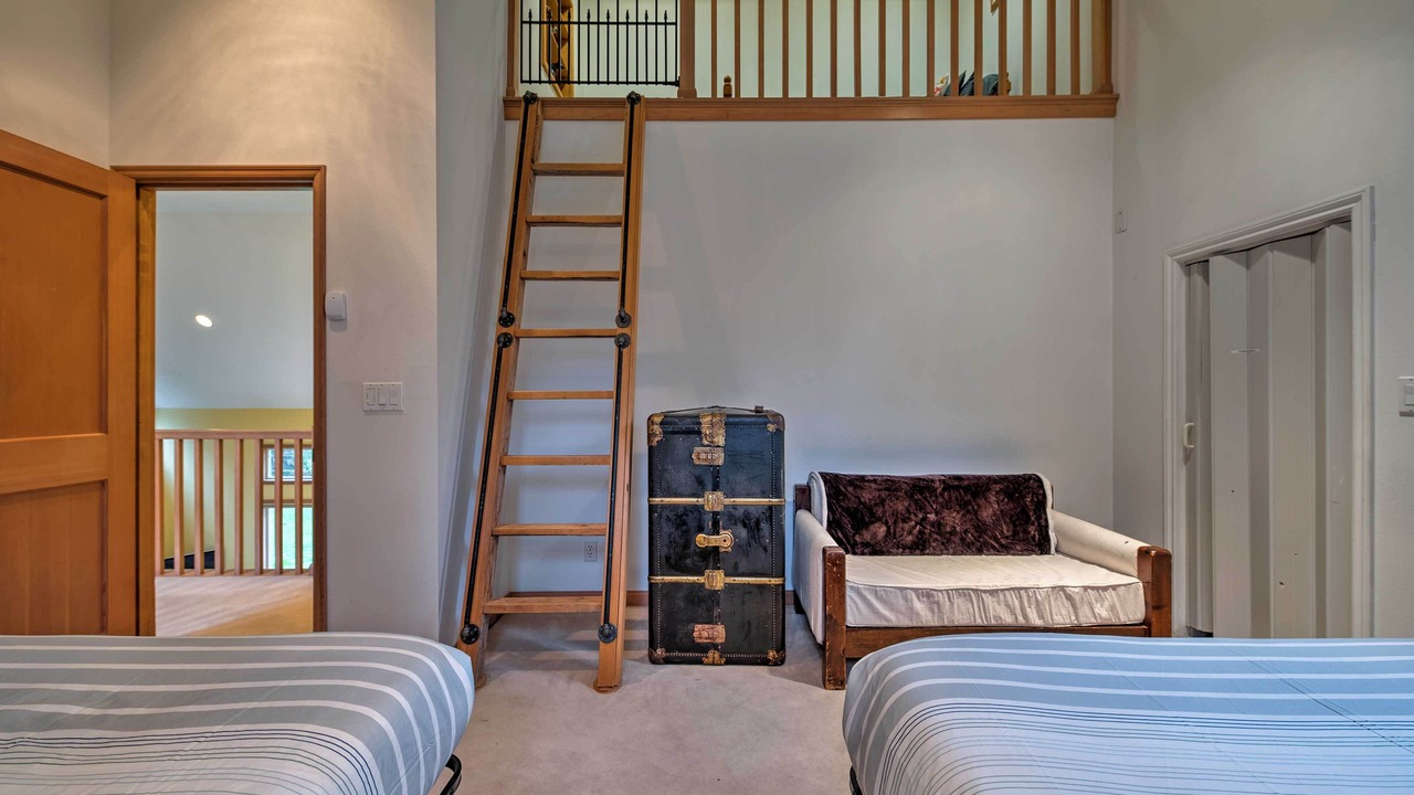 Photo of Others in Gold Bar