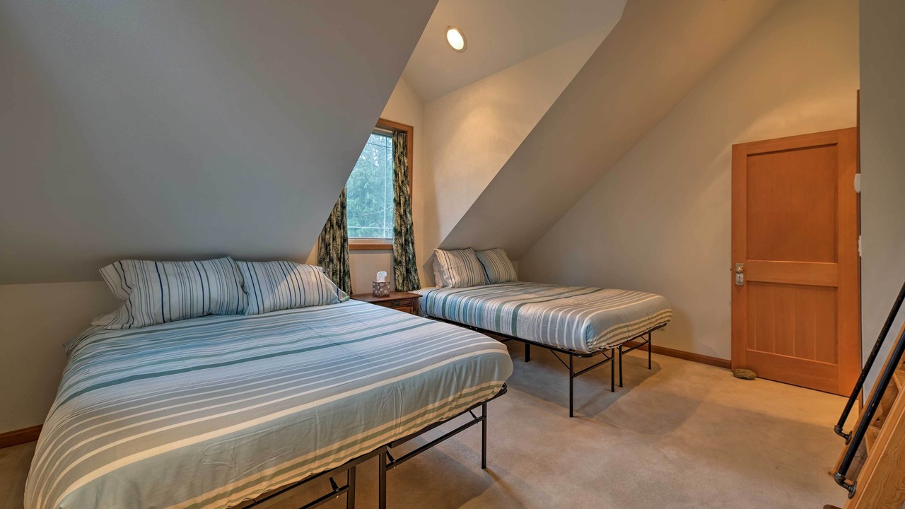 Photo of Others in Gold Bar