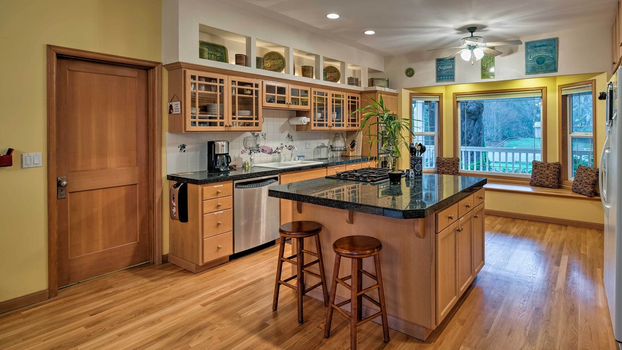 Photo of Others in Gold Bar