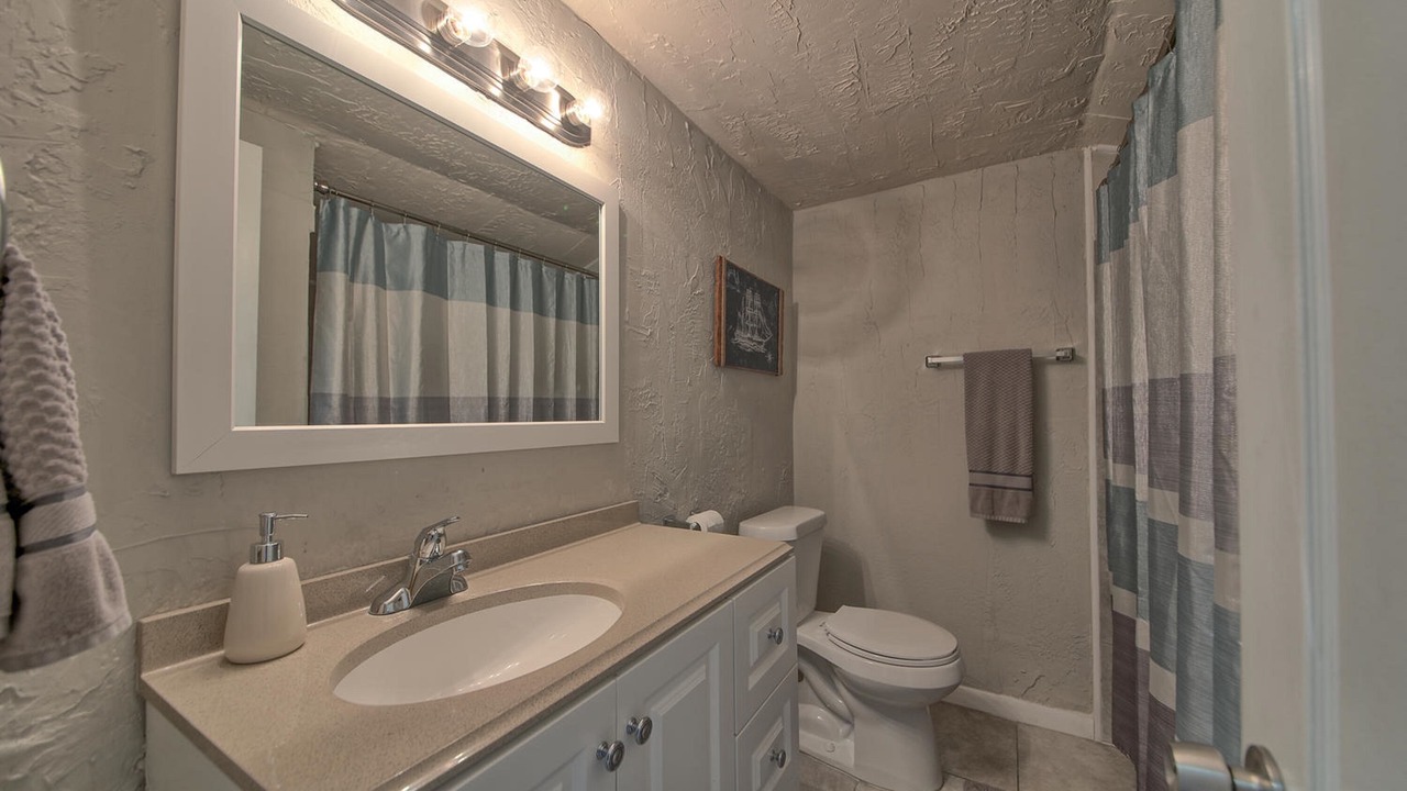 Photo of Bathroom in Point Venture