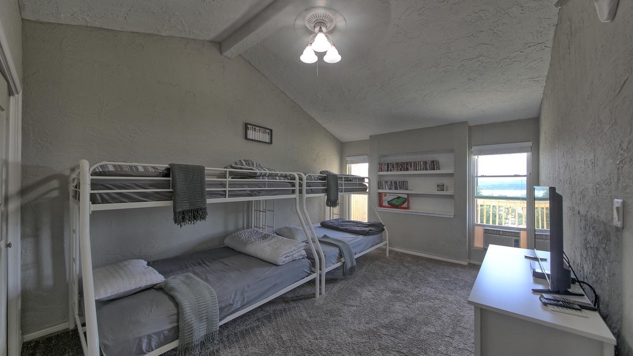 Photo of Bedroom in Point Venture