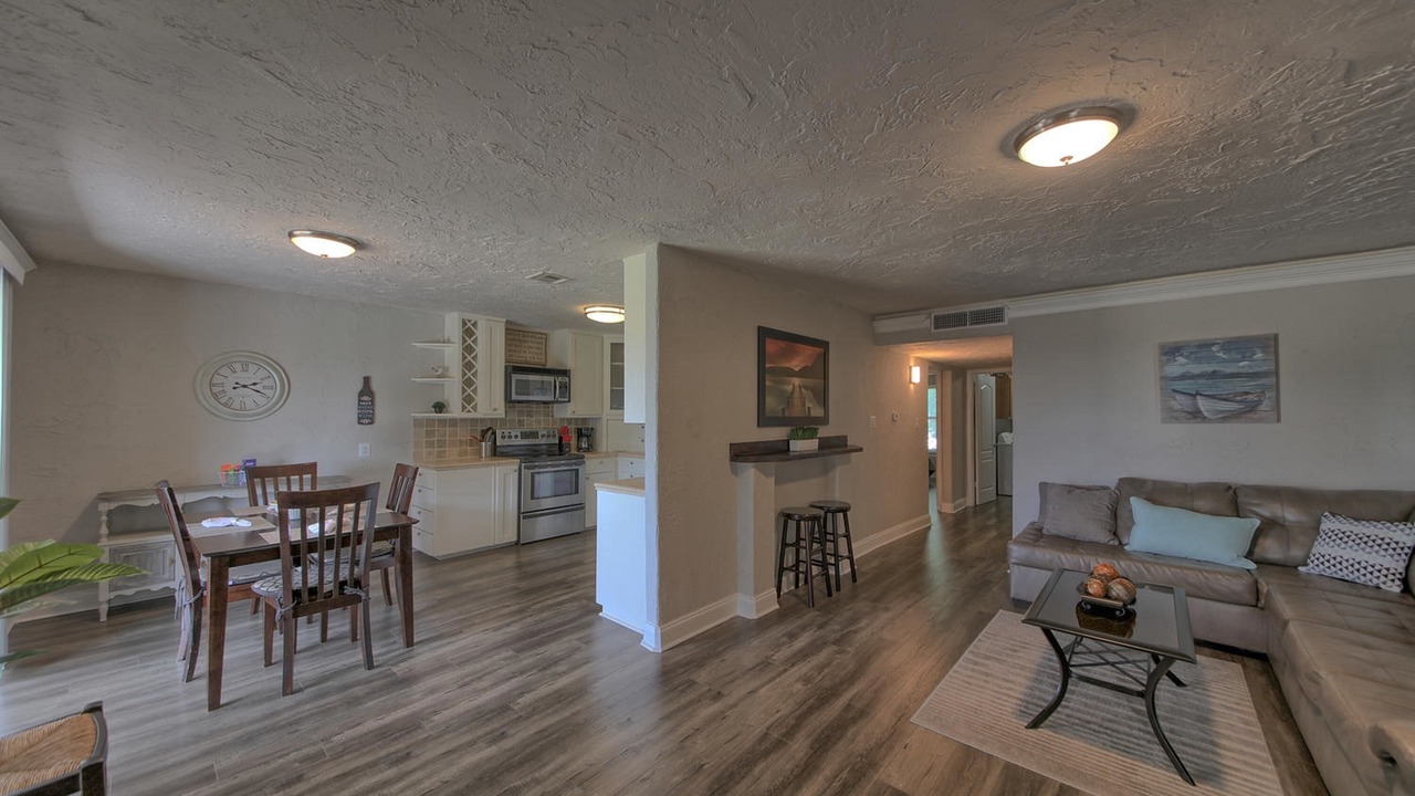Photo of Livingroom in Point Venture