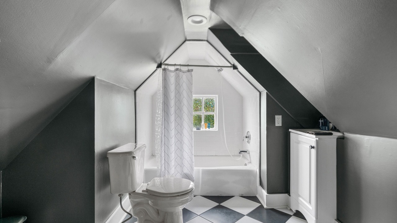 Photo of Bathroom in Cannonborough Elliotborough