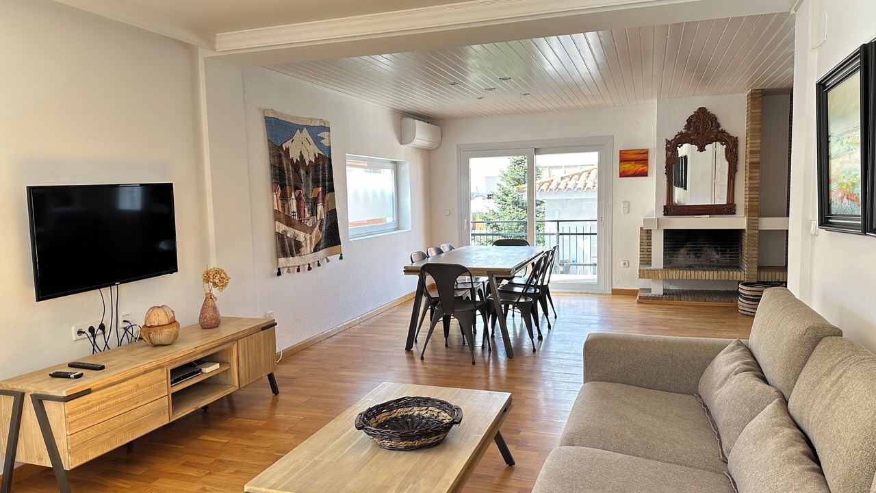Photo of Livingroom in Roses Town Center