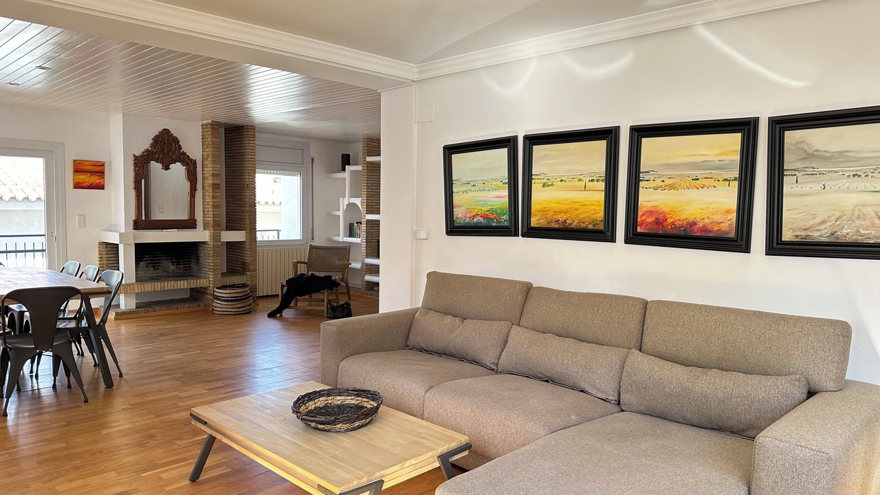 Photo of Livingroom in Roses Town Center